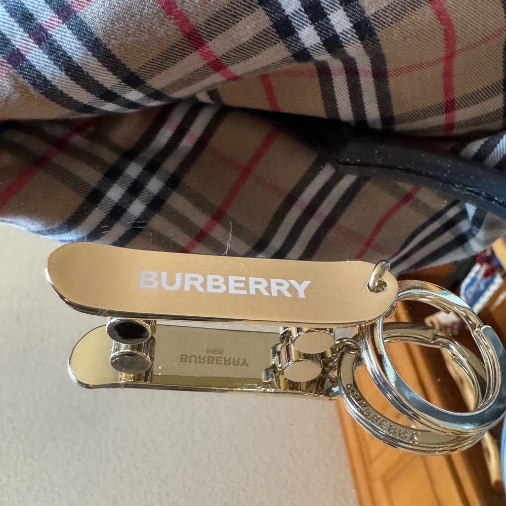 BURBERRY HER🛹Gold Skateboard Key FOB/Bag CHARM🔥Brand NEW🔥w/Free Sample! - Picture 12 of 14